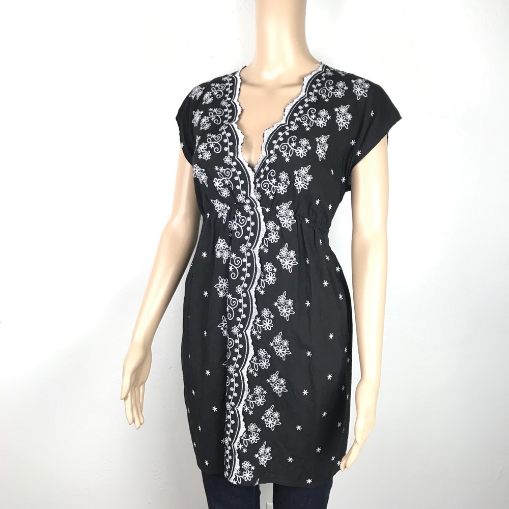 Poetry black white embroidered floral tunic
